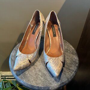 ANN TAYLOR Kaitlin Cutout Gold/Silver Faux Snake Skin Pumps ~ Size 7.5 M